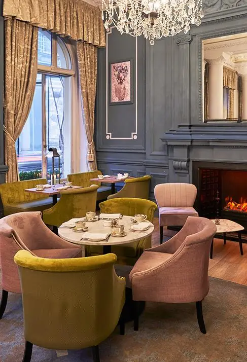 Clermont Victoria - Lounge seating area