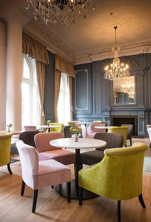 Clermont Victoria - Tea lounge seating area