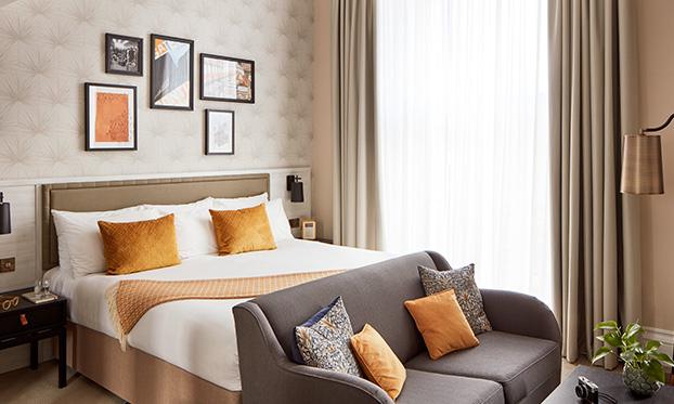 Clermont Victoria - Room with sofa