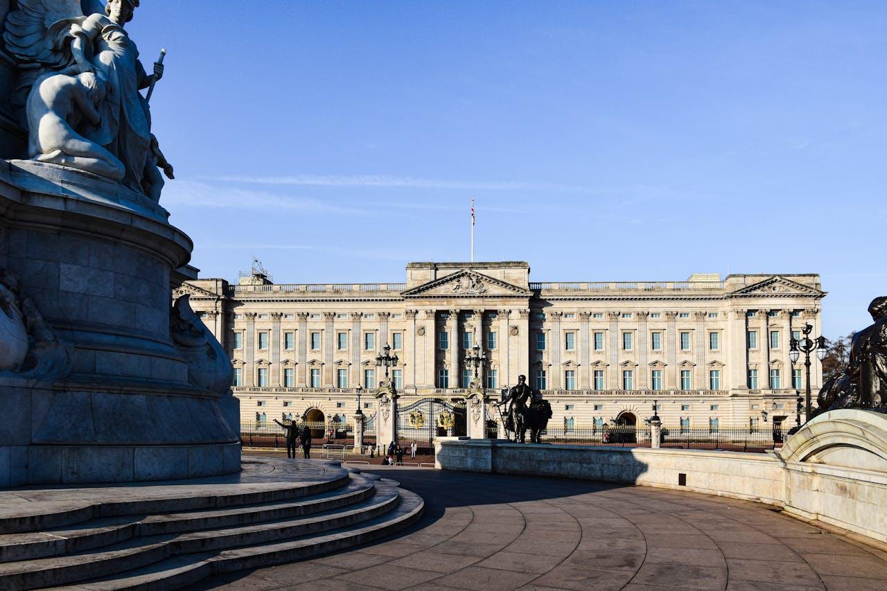 Visiting Buckingham Palace from the Clermont London Victoria Blog Image