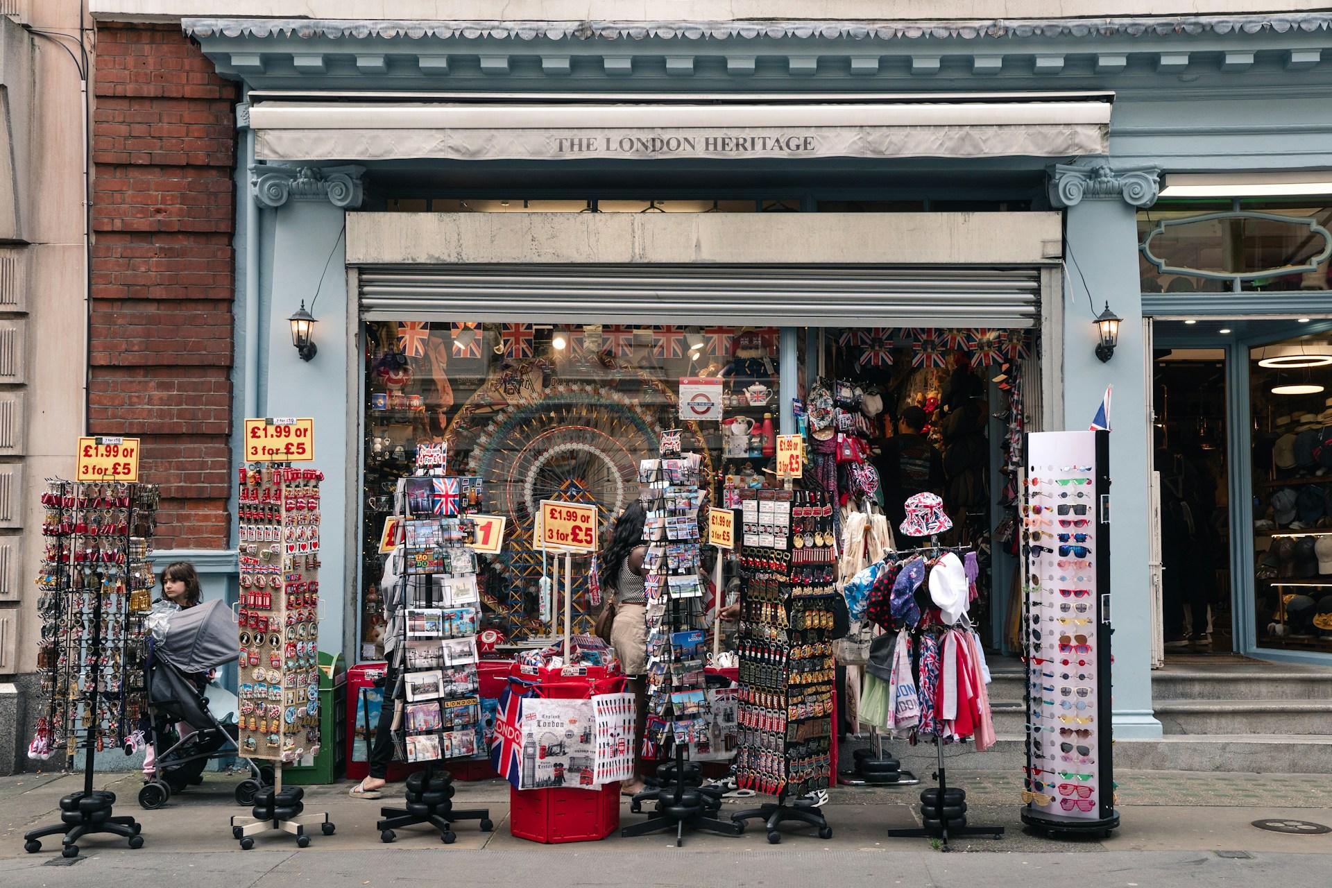 Gifts and Souvenirs near Buckingham Palace The Clermont Victoria Blog - 4