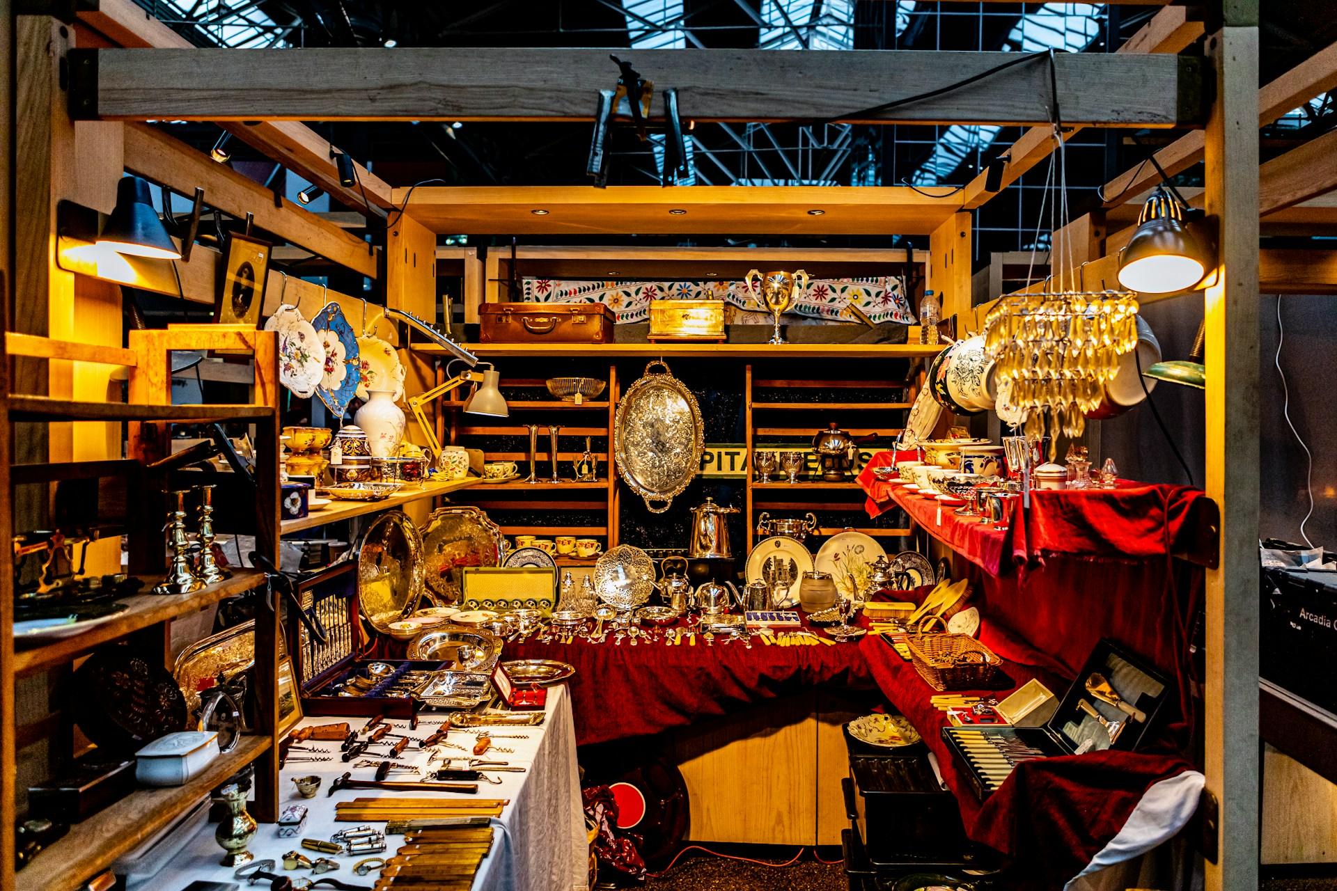 Shop interiors with antiques in London - Antique Shops Near Buckingham palace Road The Clermont Victoria Blog