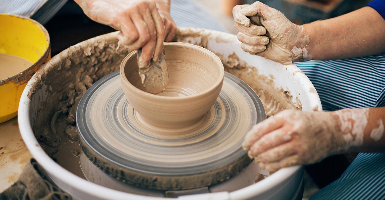 Pottery wheel with bowl