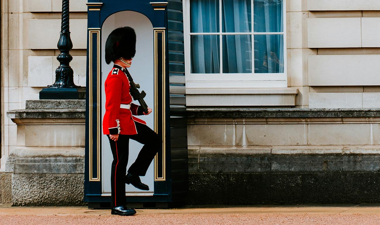 A guard at Buckingham palace marching